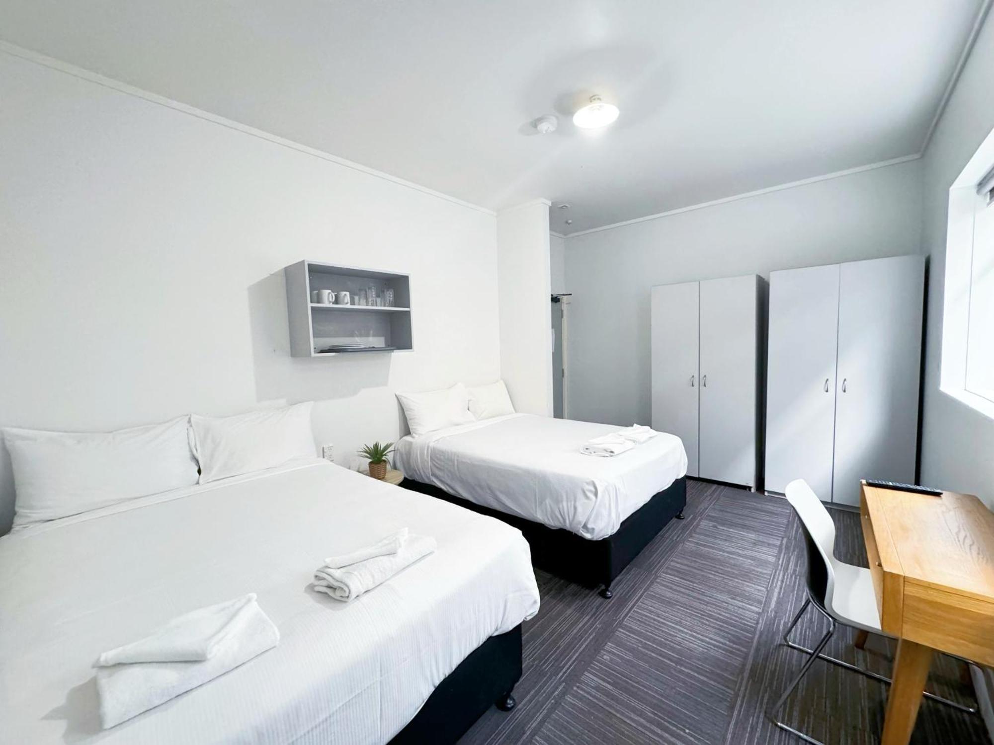 140 Ghuznee Hostal