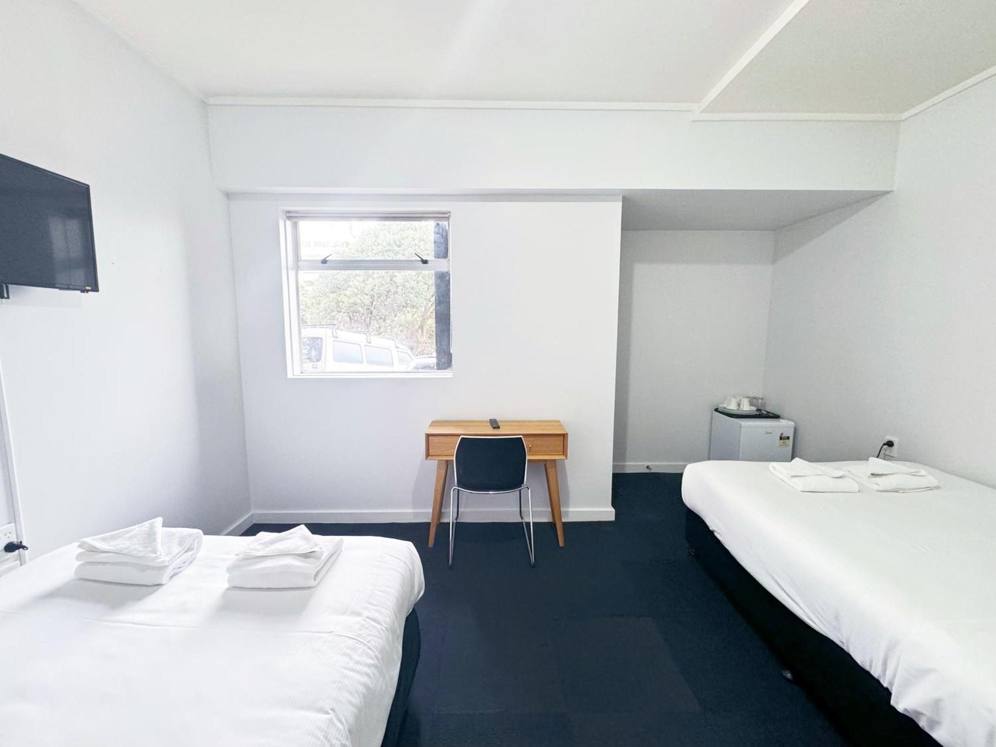 140 Ghuznee Hostal *