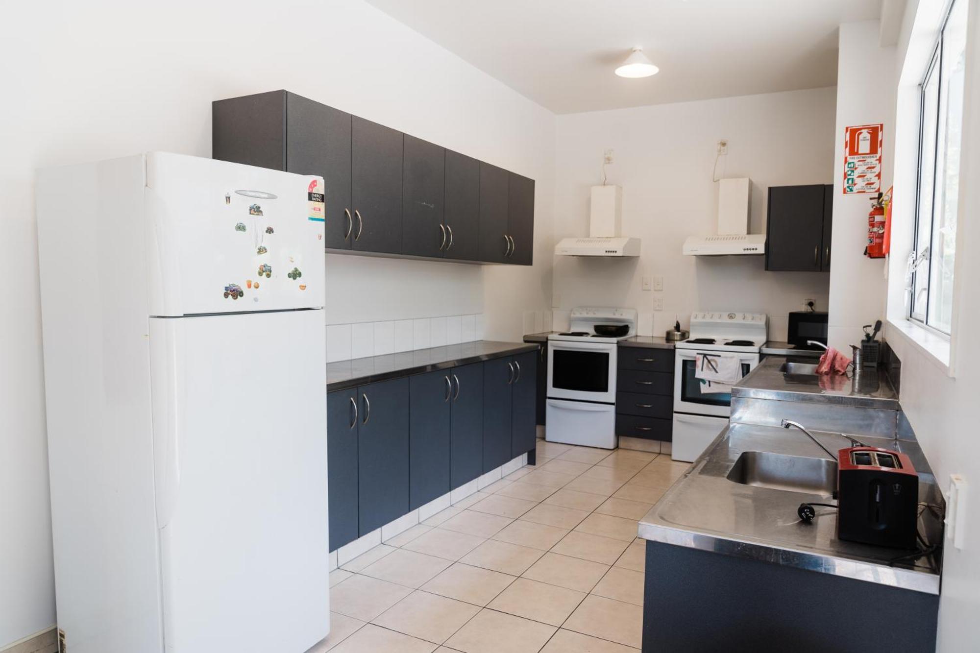 140 Ghuznee Hostal *
